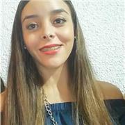 Abogada imparte clases a estudiantes de secundario con materias afines, terciarios y universitarios